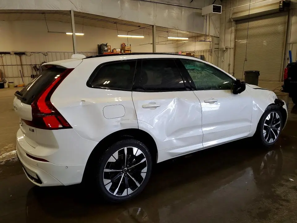 2026 VOLVO XC60 PLUS  