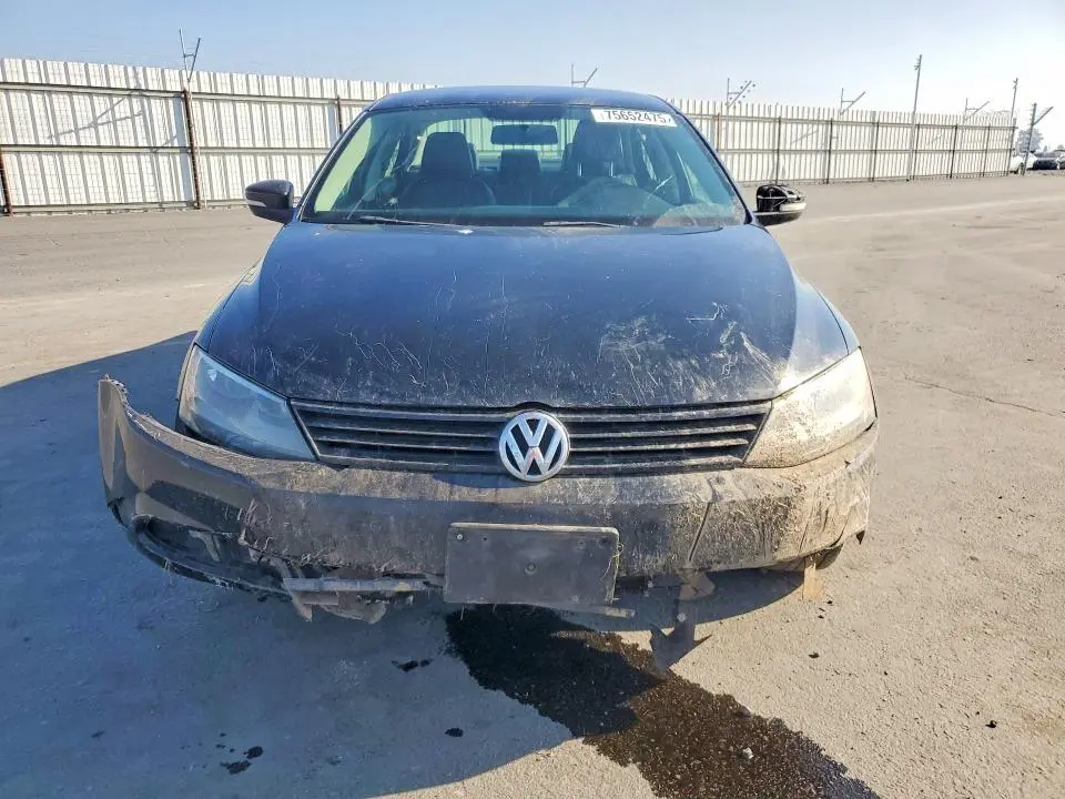 2013 VOLKSWAGEN JETTA SE  