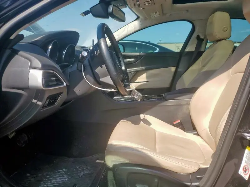 2017 JAGUAR XE PREMIUM  