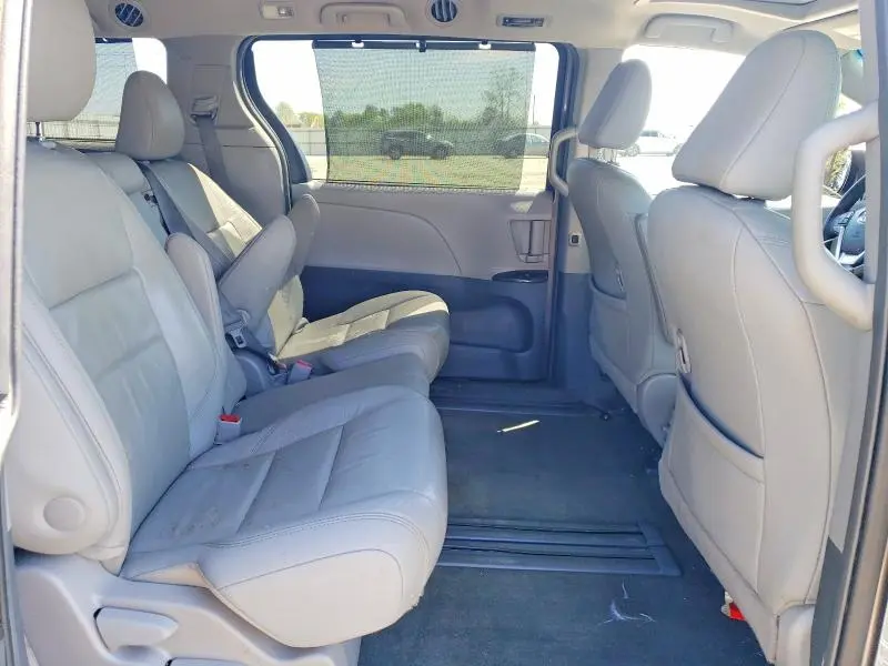 2015 TOYOTA SIENNA XLE 8-PASSENGER  