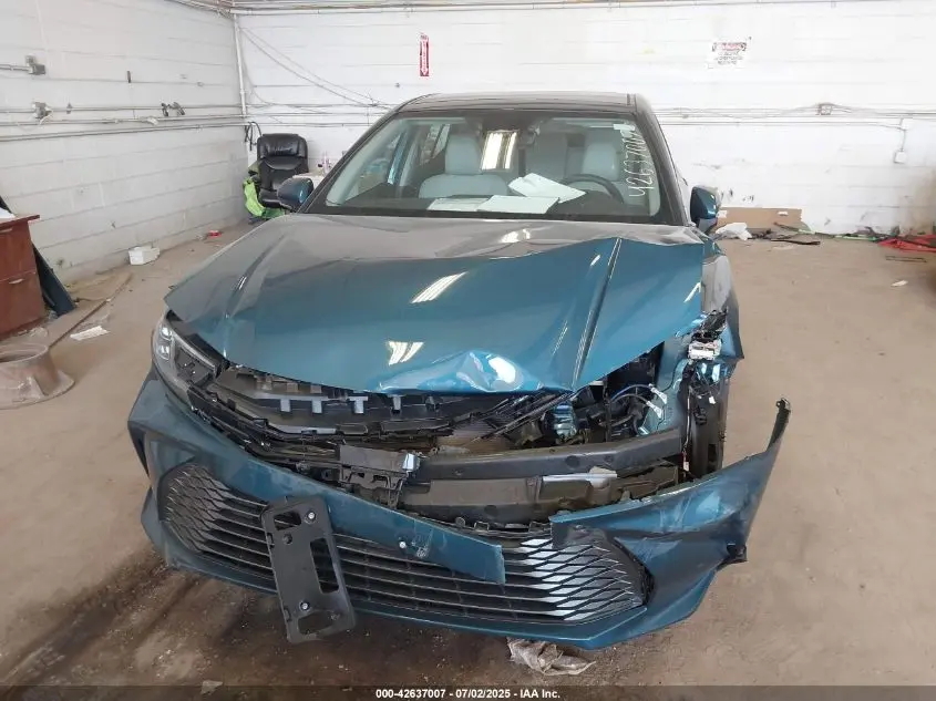 2025 TOYOTA CAMRY XLE