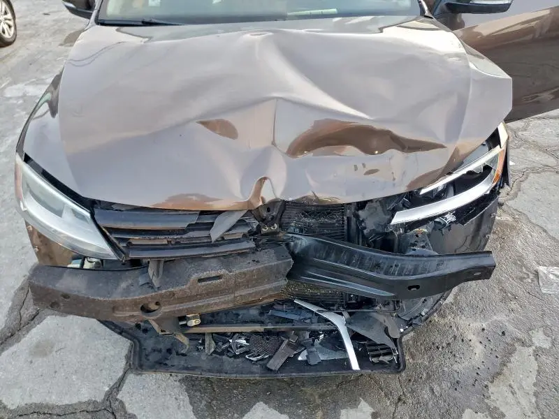 2011 VOLKSWAGEN JETTA SE  