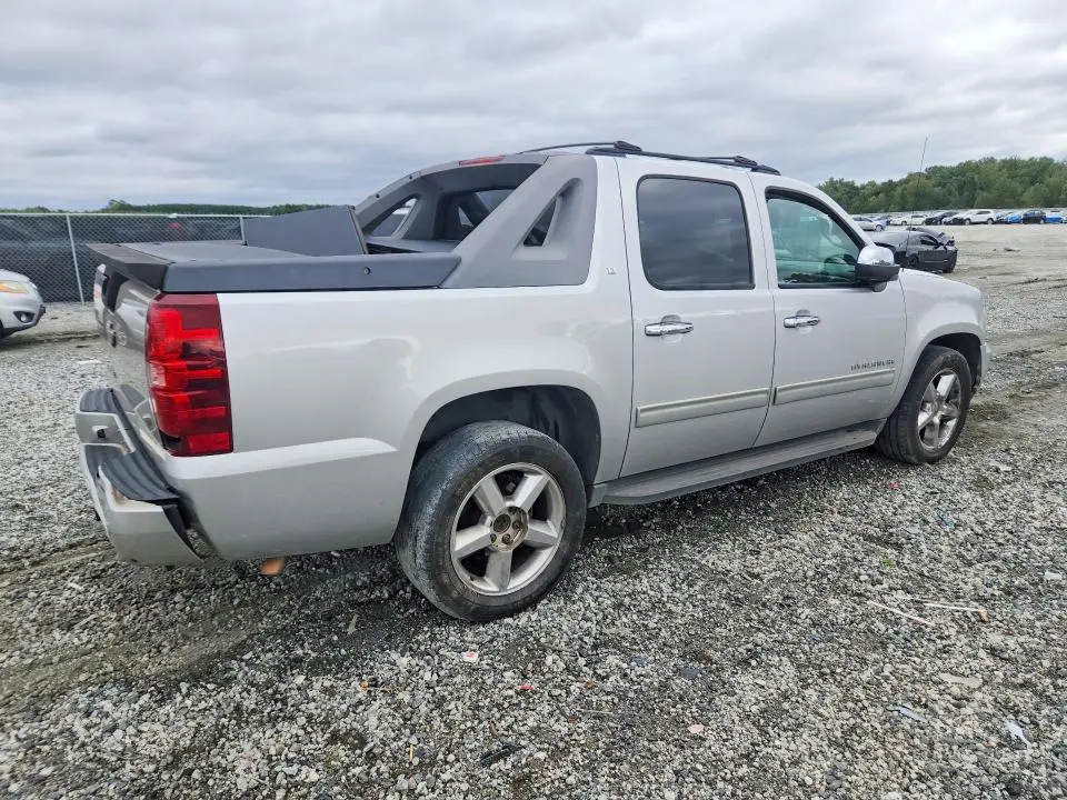 2011 CHEVROLET AVALANCHE LT  