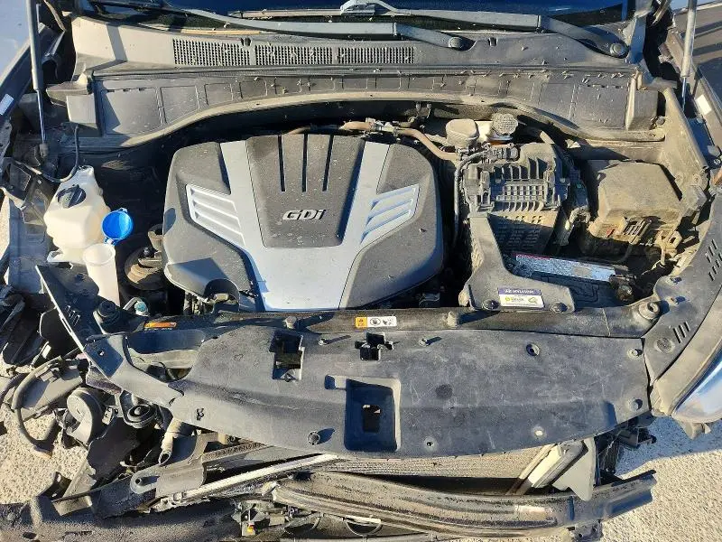 2018 HYUNDAI SANTA FE SE  