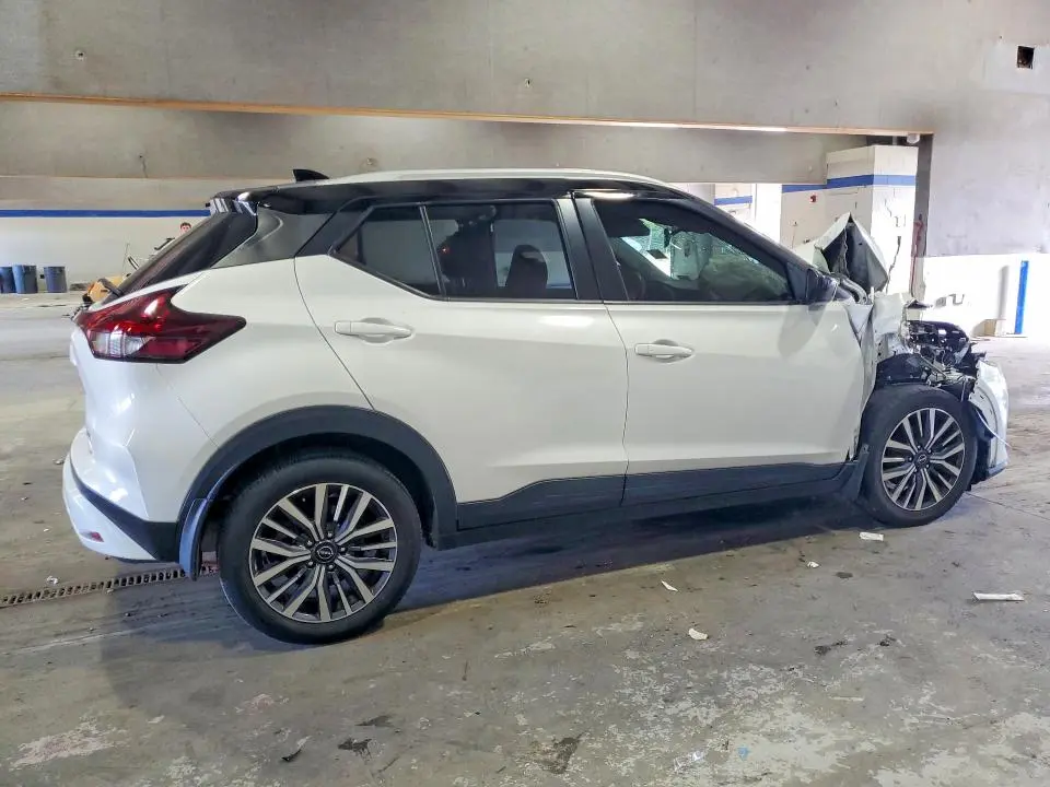 2022 NISSAN KICKS SV  