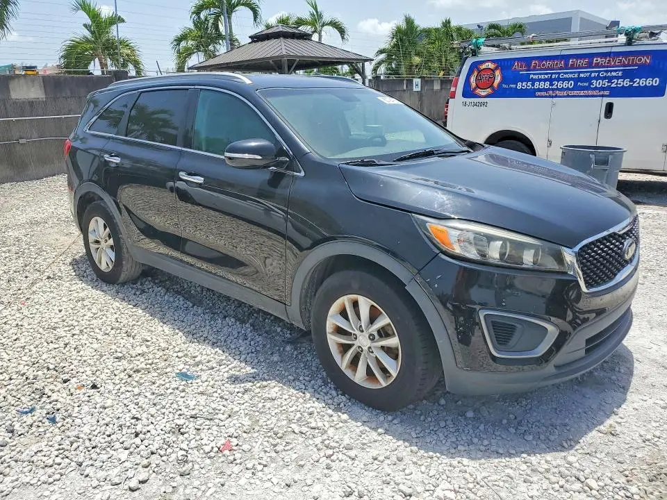 2017 KIA SORENTO LX  