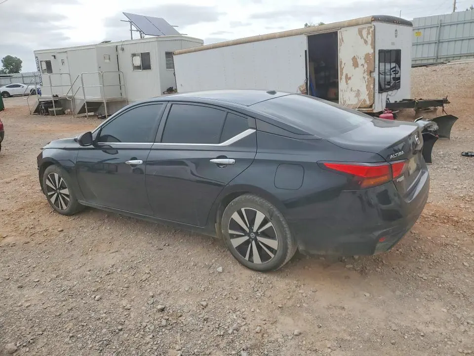 2022 NISSAN ALTIMA SV  