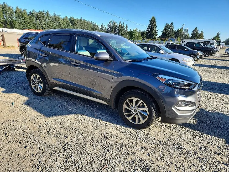 2017 HYUNDAI TUCSON SE  