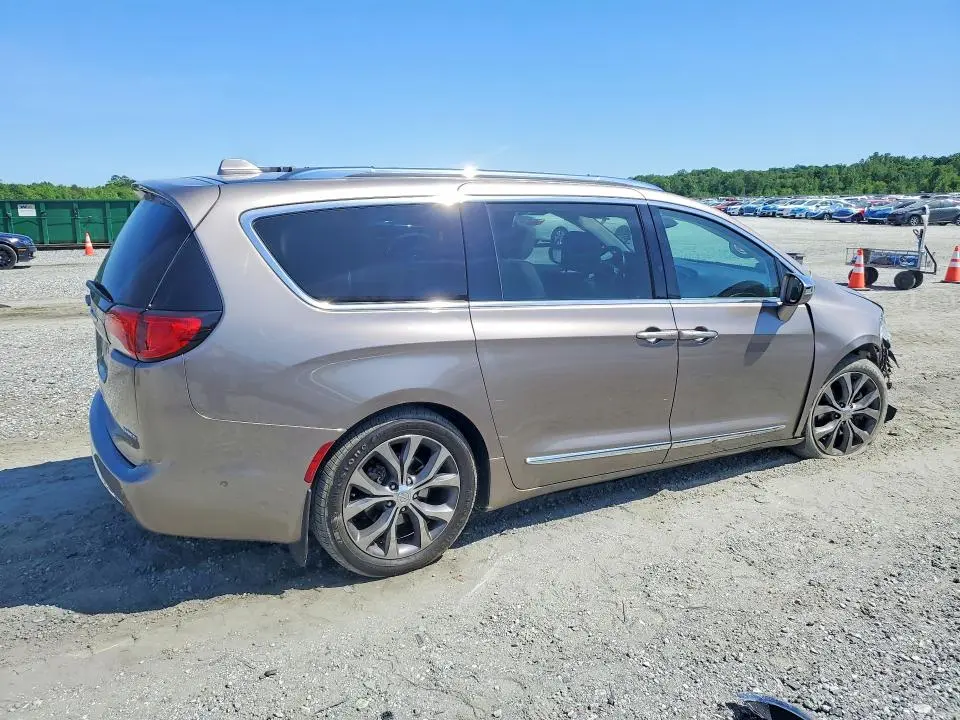 2017 CHRYSLER PACIFICA LIMITED  