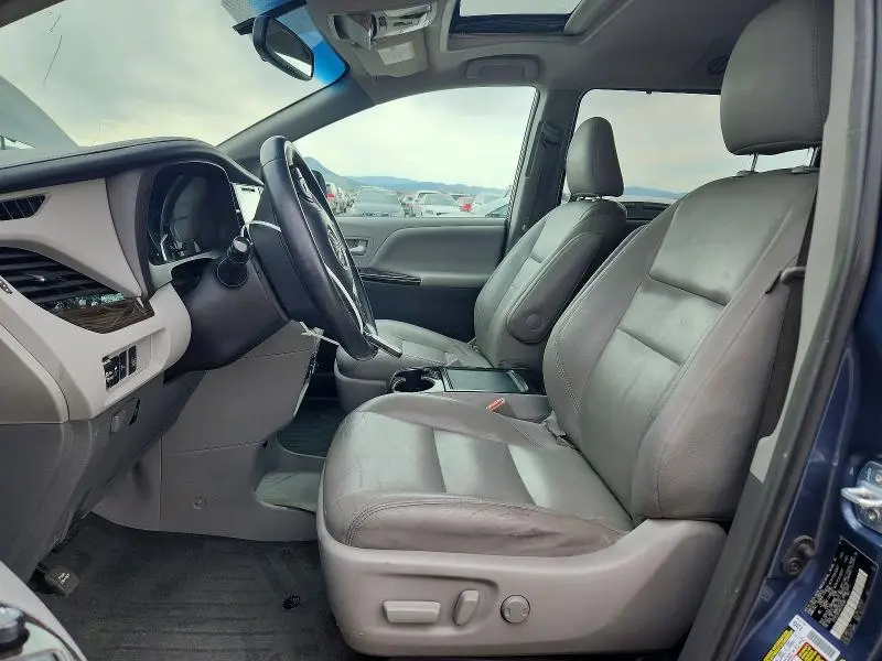 2017 TOYOTA SIENNA XLE 8-PASSENGER  