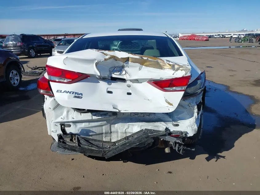 2018 HYUNDAI ELANTRA SE
