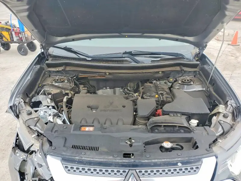 2019 MITSUBISHI OUTLANDER SE  
