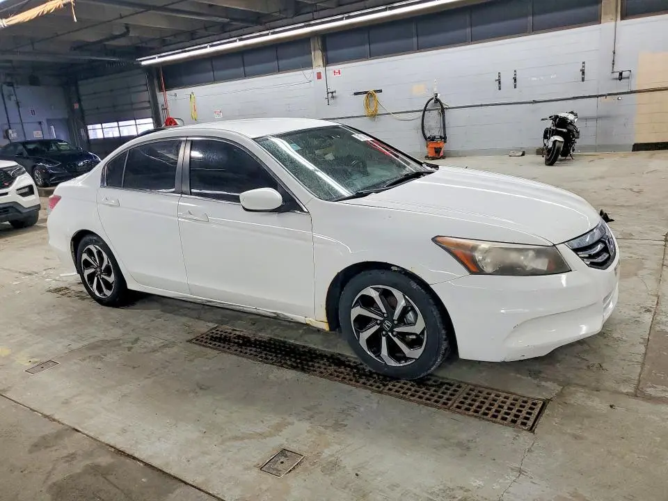2011 HONDA ACCORD LX  
