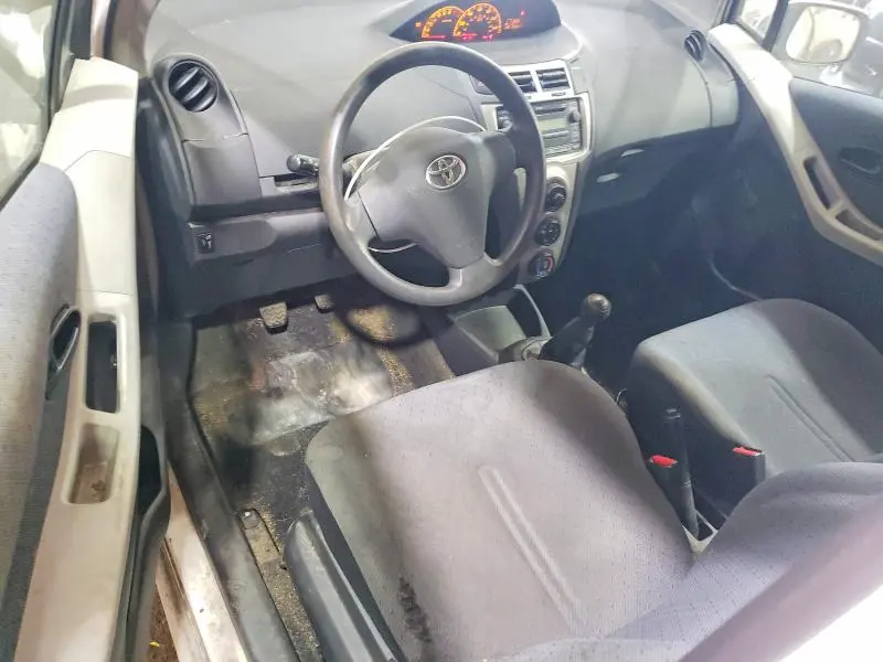 2010 TOYOTA YARIS BASE  