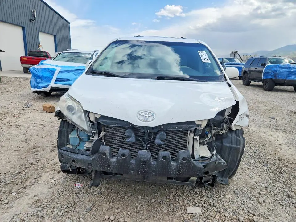 2013 TOYOTA SIENNA XLE 8-PASSENGER  