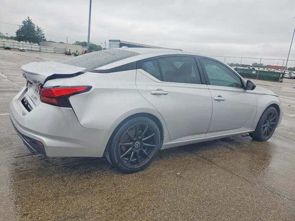2021 NISSAN ALTIMA SR  
