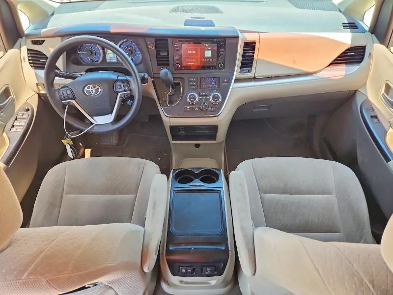 2019 TOYOTA SIENNA LE  