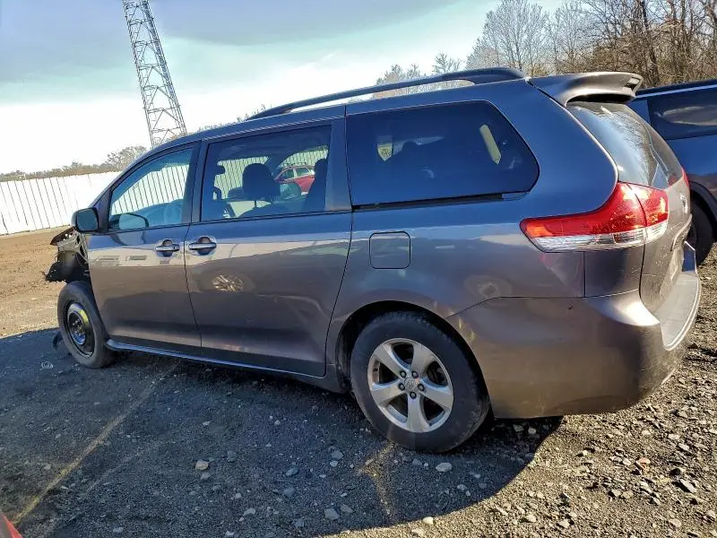 2013 TOYOTA SIENNA   