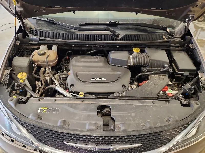 2017 CHRYSLER PACIFICA LIMITED  