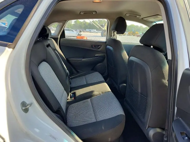 2021 HYUNDAI KONA SE  