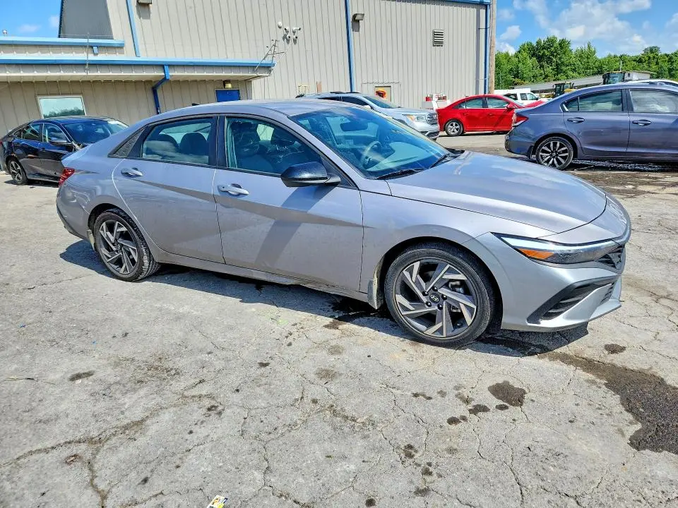 2025 HYUNDAI ELANTRA SEL SPORT  