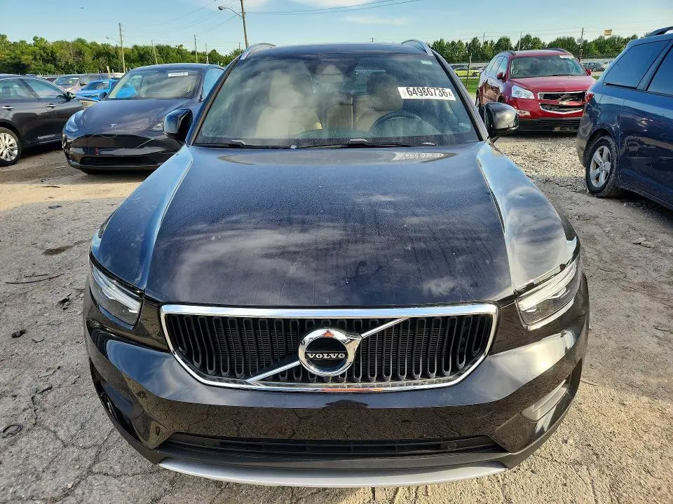2020 VOLVO XC40 T5 MOMENTUM  