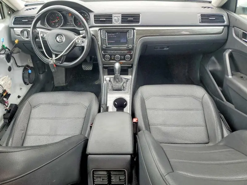 2017 VOLKSWAGEN PASSAT SE  