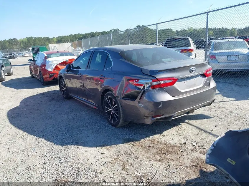2018 TOYOTA CAMRY SE