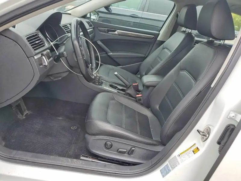 2017 VOLKSWAGEN PASSAT SE  