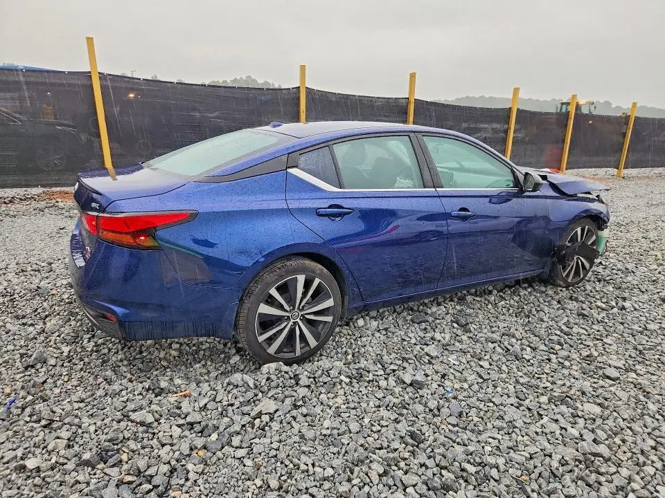 2019 NISSAN ALTIMA SR  