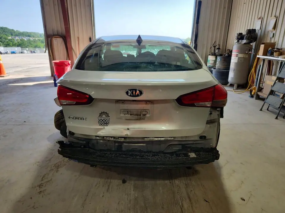 2018 KIA FORTE LX  