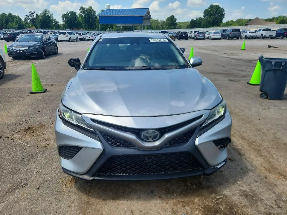 2018 TOYOTA CAMRY SE  