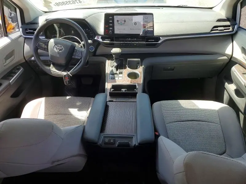 2023 TOYOTA SIENNA LE 8-PASSENGER  