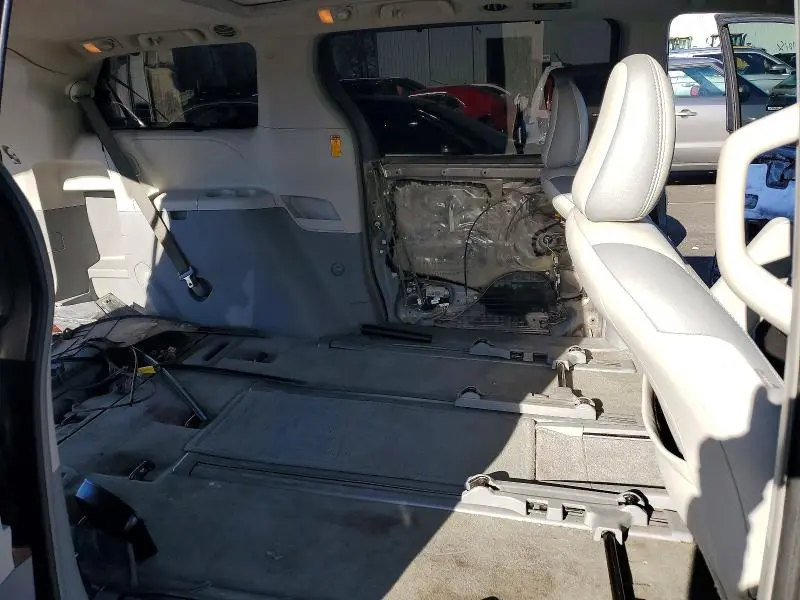 2014 TOYOTA SIENNA LIMITED 7-PASSENGER  