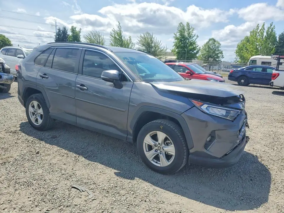 2021 TOYOTA RAV4 XLE  