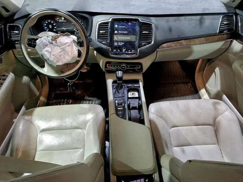 2017 VOLVO XC90 T6  
