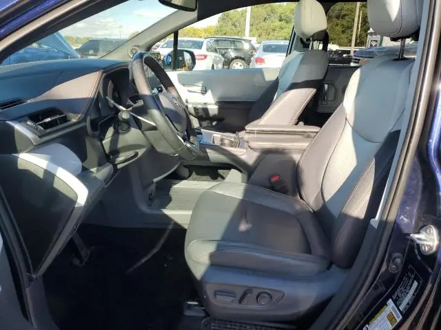 2021 TOYOTA SIENNA XSE  