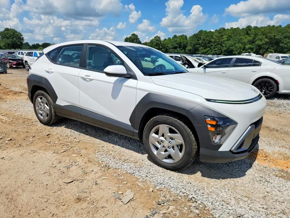 2025 HYUNDAI KONA SE  