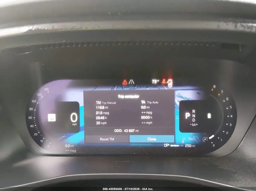 2023 VOLVO XC40 B5 CORE