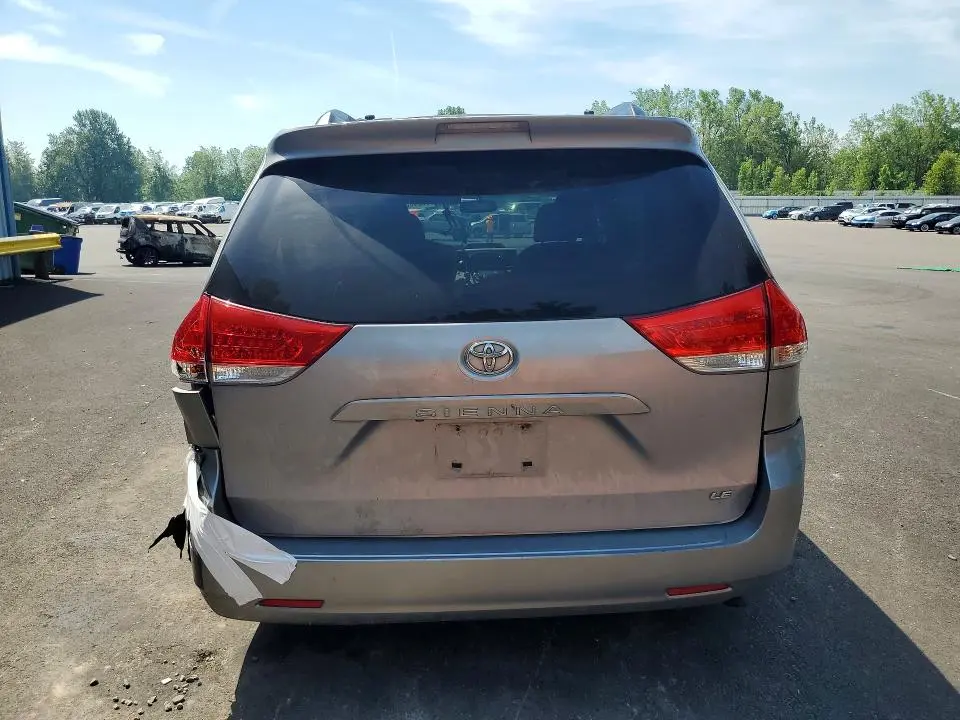2012 TOYOTA SIENNA LE  