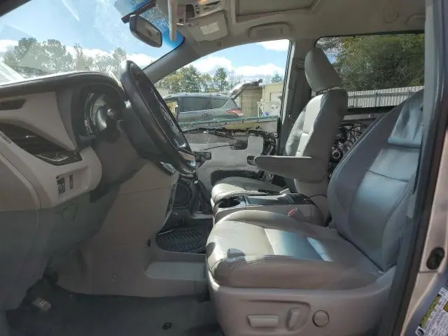 2017 TOYOTA SIENNA XLE  