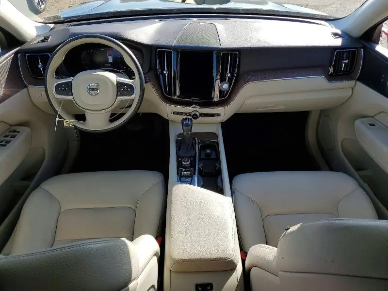 2021 VOLVO XC60 T5 MOMENTUM  