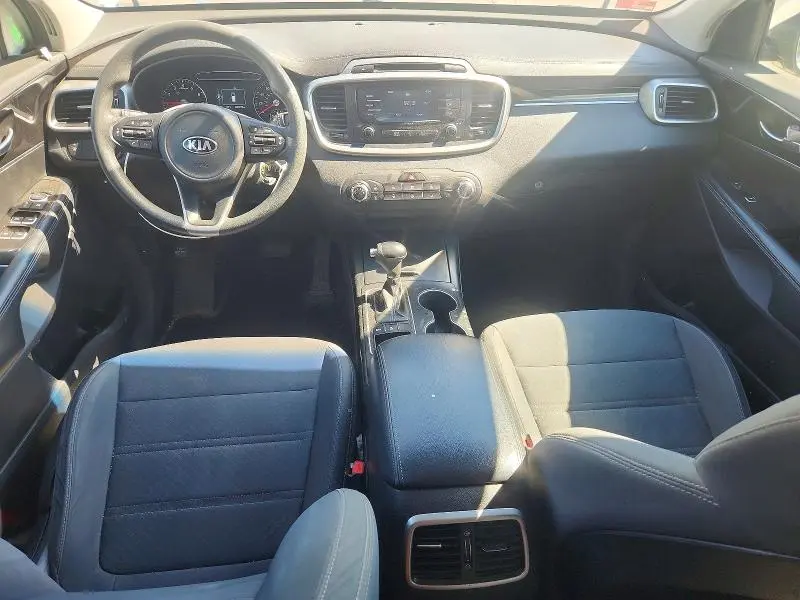 2017 KIA SORENTO LX  
