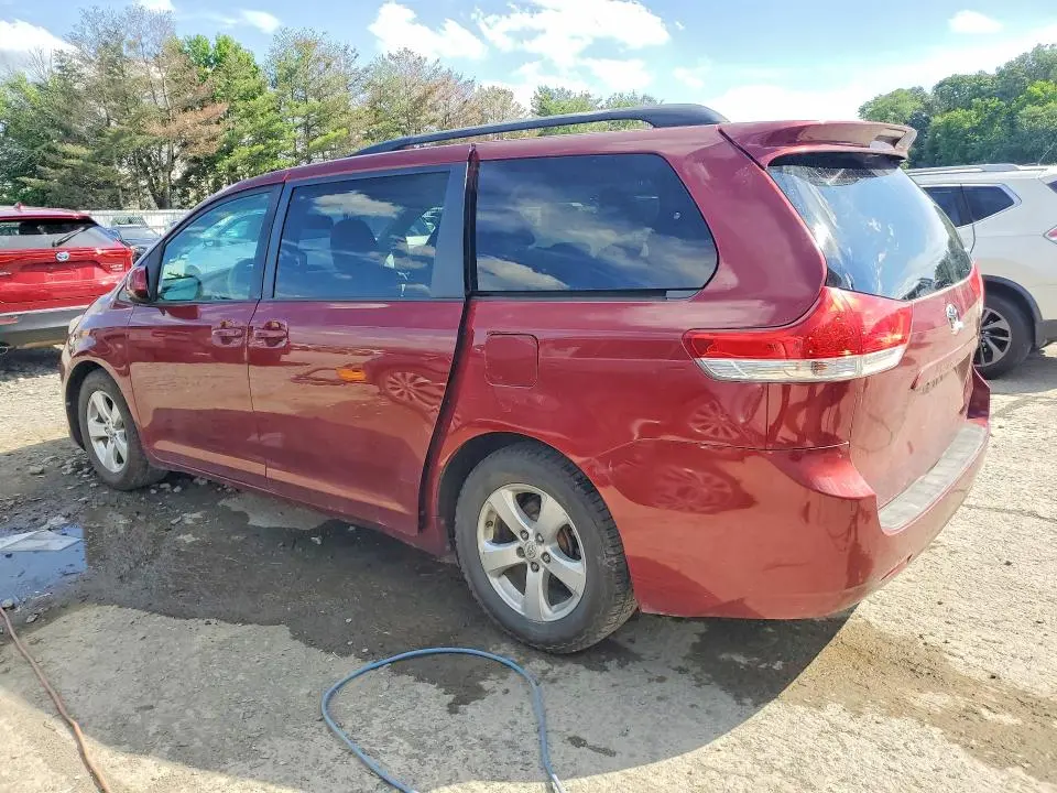 2014 TOYOTA SIENNA LE  