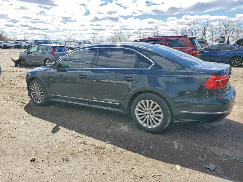 2016 VOLKSWAGEN PASSAT SE  