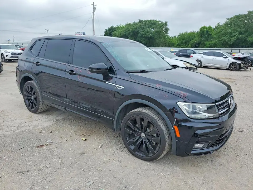 2021 VOLKSWAGEN TIGUAN SE  