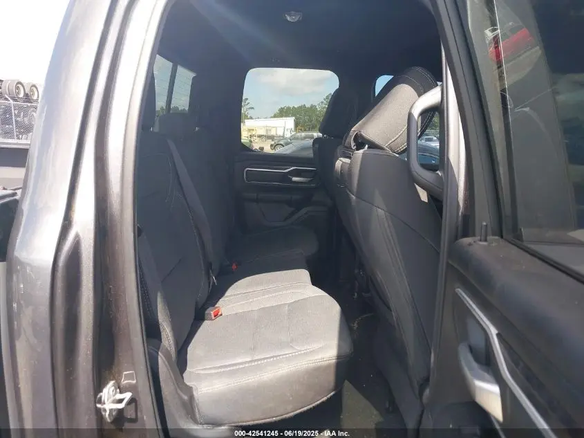 2022 RAM 1500 BIG HORN  4X4 6'4 BOX