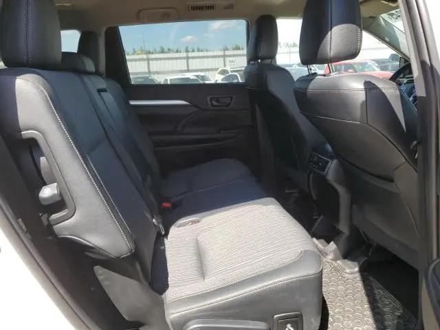 2019 TOYOTA HIGHLANDER LE  
