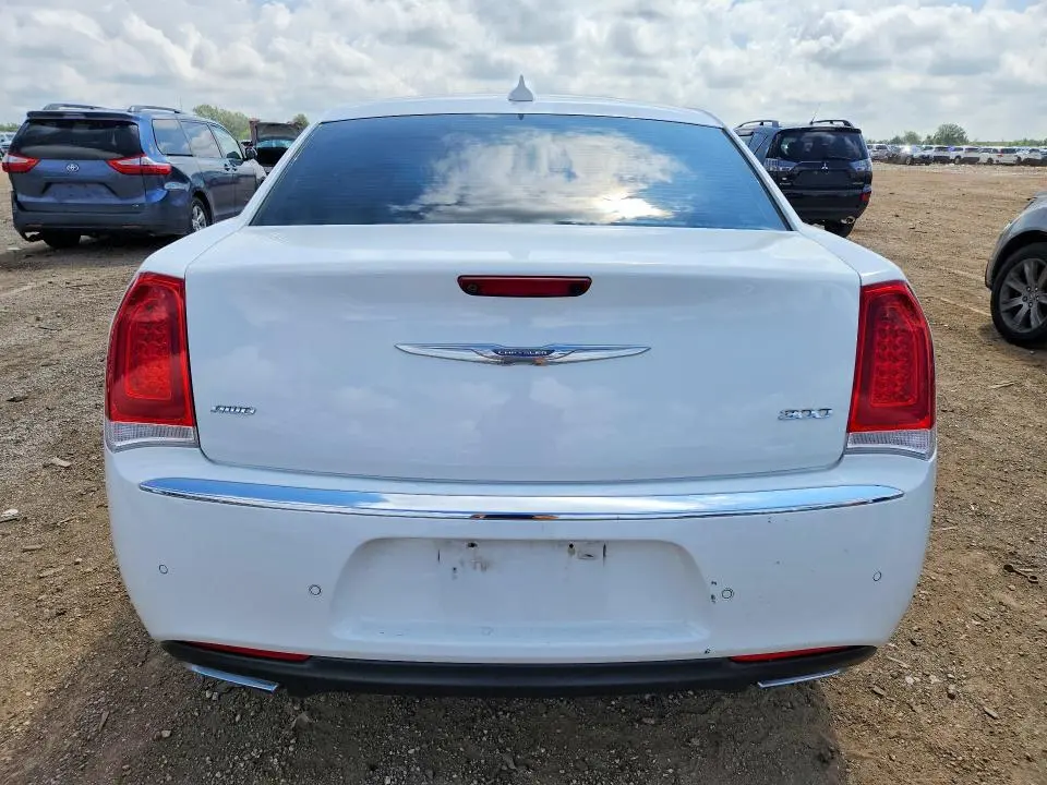 2015 CHRYSLER 300 LIMITED  