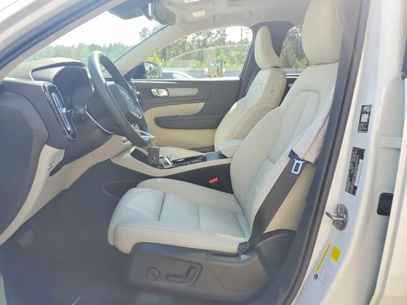 2026 VOLVO XC40 PLUS  